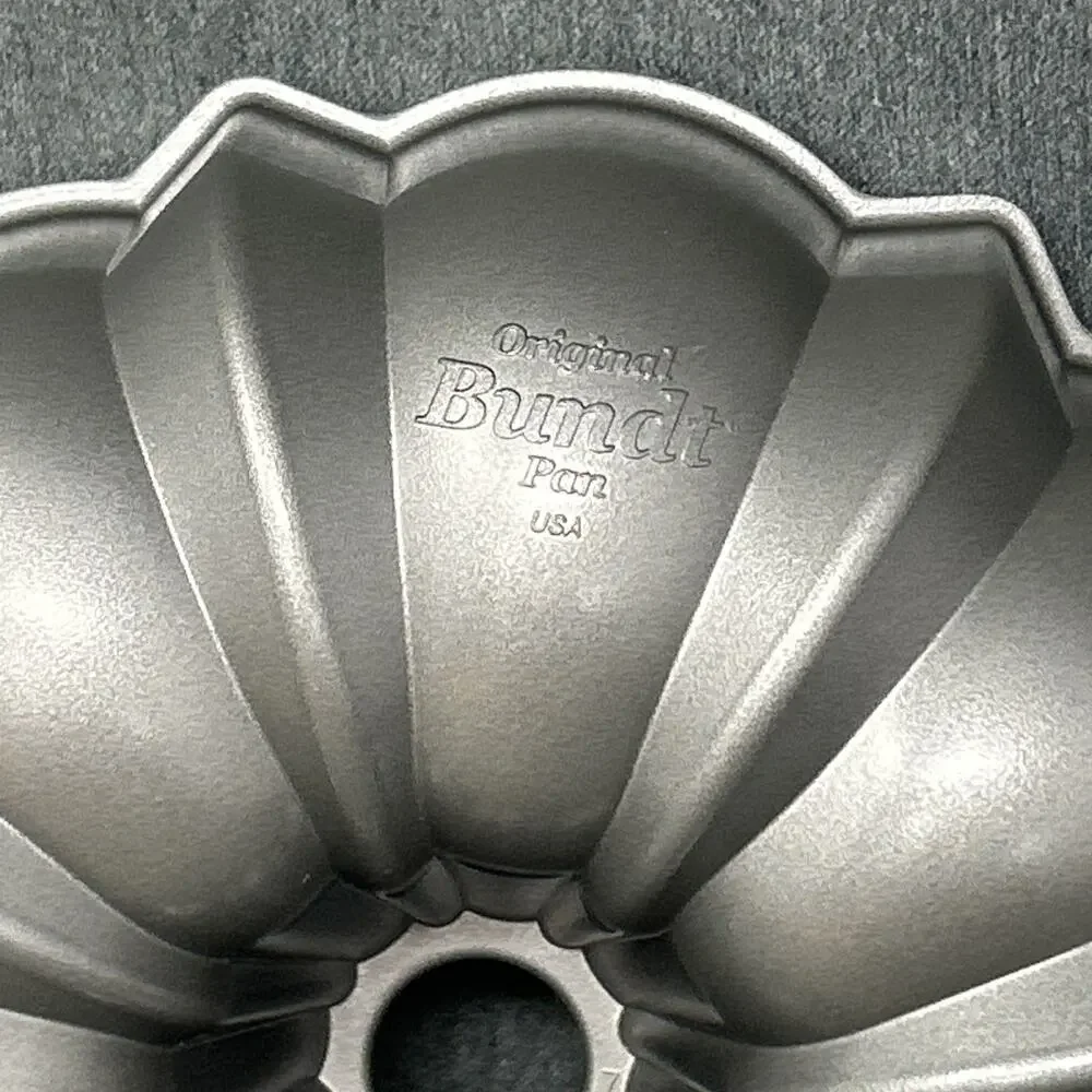 Nordic Ware Original Bundt Cake Pan USA Silver Tone Non-Stick Fluted Cake 10